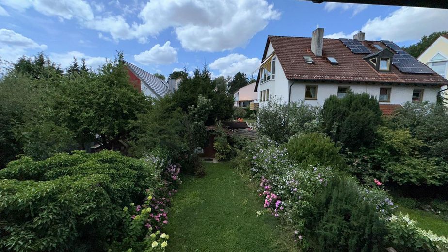 Haus - Udldinger Hang - von Privat in Toplage in Dachau Altstadtnähe – Blick in Garten