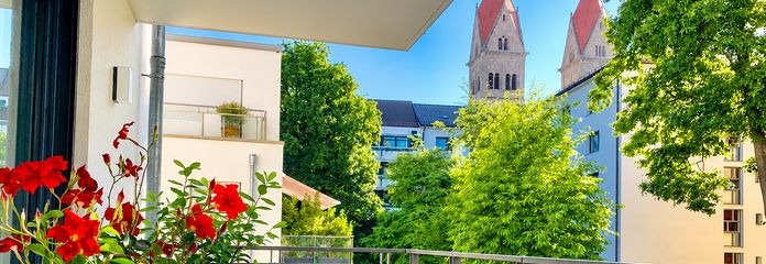 Balkon zum grünen Innenhof 