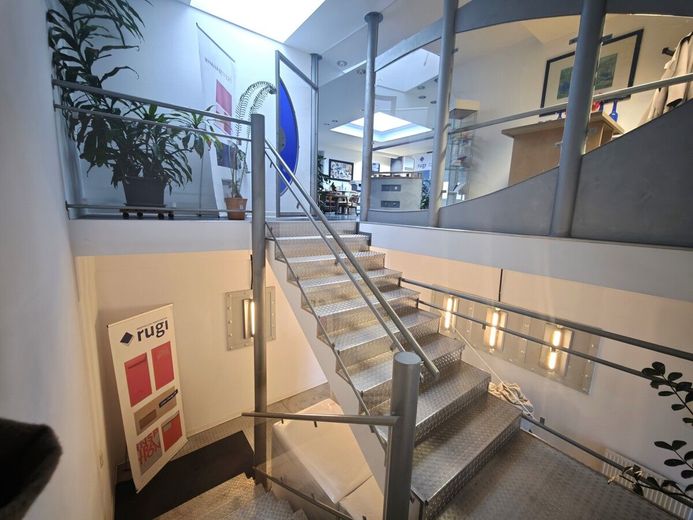 Attraktives Investment: Büro- und Lagerflächen mit konstanten Mieteinnahmen – Objekt 2 Flur (Eingang)