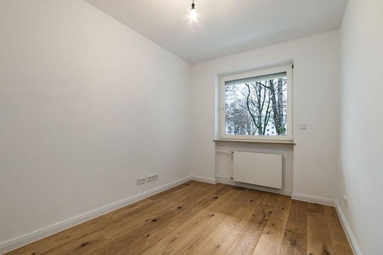 Bezugsfrei: Attraktive 4-Zimmerwohnung mit Blick ins Grüne - sehr guter Grundriss – Kinderzimmer 1