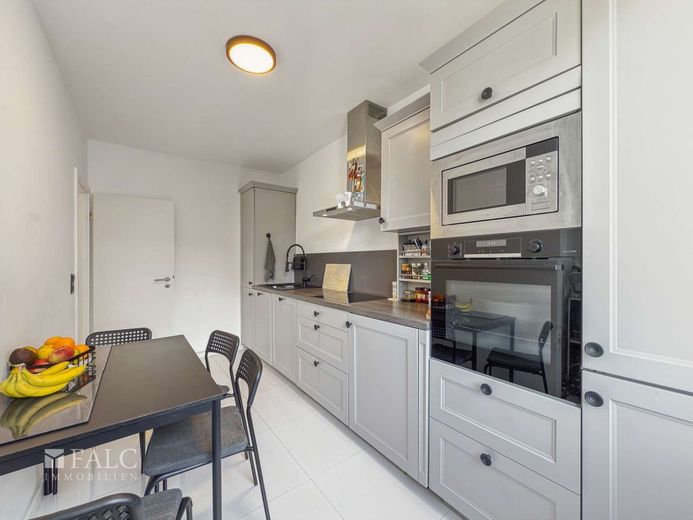 Einziehen, ankommen, wohlfühlen: Modernisierte 4-Zimmer-Wohnung für die ganze Familie! – Küche