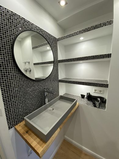 Schickes möbliertes 1,5-Zimmer Appartement mit Terrasse – Foto 4