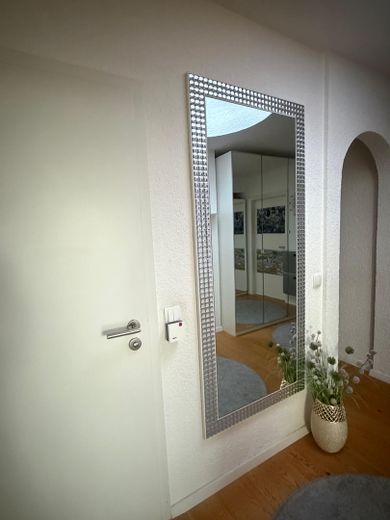 Penthouse mit großer Dachterrasse, Panoramablick & privater Sauna – Helle Diele