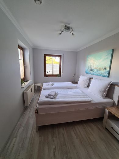 Lichtdurchflutete 3-Zi.-EG-Wohnung in Strandnähe in Pelzerhaken – Kleines Schlafzimmer