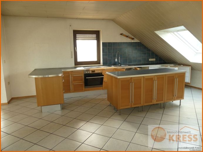 Moderne und gepflegte 4-Zimmer Wohnung in ruhiger Lage, Flieden-Oberstork m. Balkon im Dachgeschoss – Bild 1