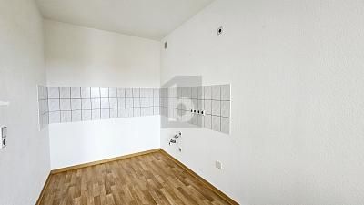 ALTERSGERECHT MIT BALKON – 1744886474_124de7.jpg
