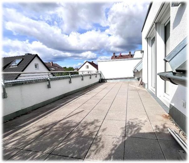 Toekomstbestendig wonen: moderne KfW-55-maisonette (A+) met groot dakterras & 2 parkeerplaatsen – Terrasse_2