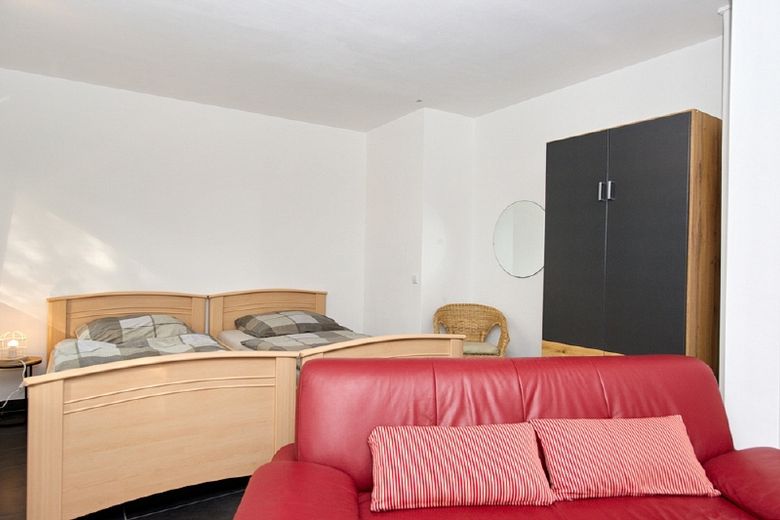 Nett eingerichtetes Apartment mit reizvollem Garten-/Terrassensitzplatz, gute Lage, Internetzugang – 3fcfc973f01317cb45a1482e73a2542fa64b4897.jpg