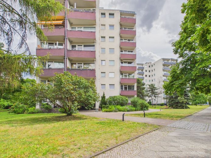 2 Zimmer Küche Bad Balkon in Wilmersdorf – Hausansicht