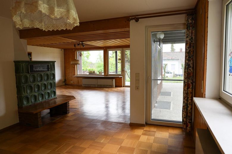 vom Esszimmer ins Wohnzimmer