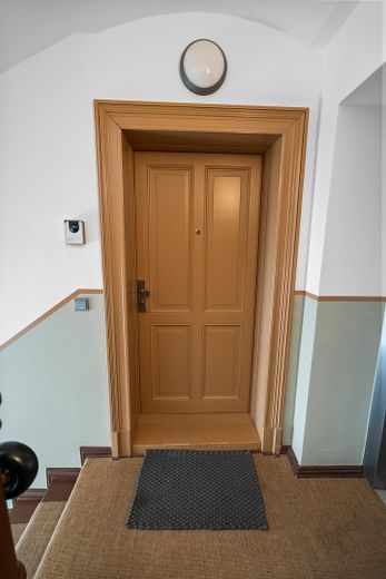 Summer-Sale bis 31.08. | 171 m² Großzügigkeit im Berliner Regierungsviertel | jetzt 1.395.000 € – Wohnungseingang