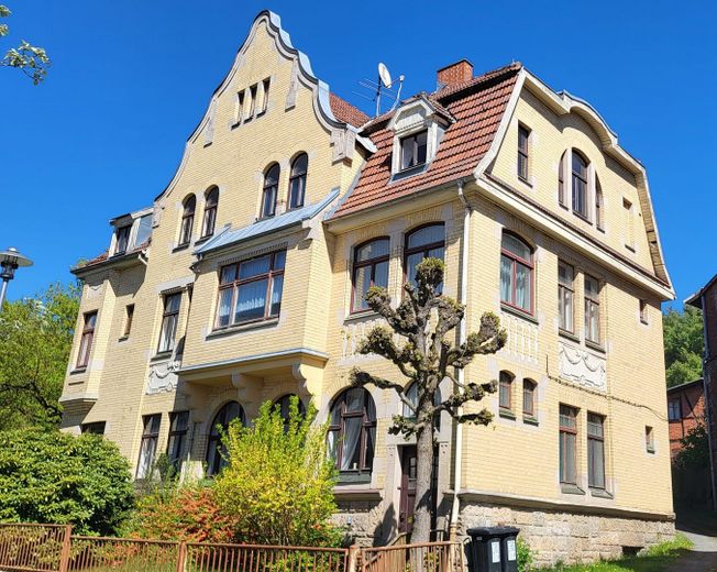 Historische Jugendstilvilla mit großem Grundstück in zentraler, ruhiger Altstadtlage – Straßenansicht