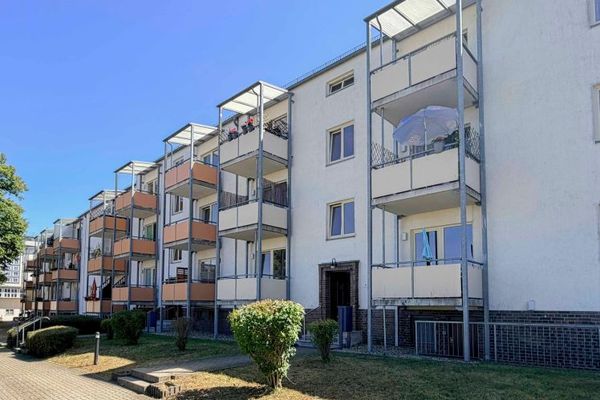 *2006 sanierte 2-Zi. Kapitalanlage mit Balkon und Stellplatz*