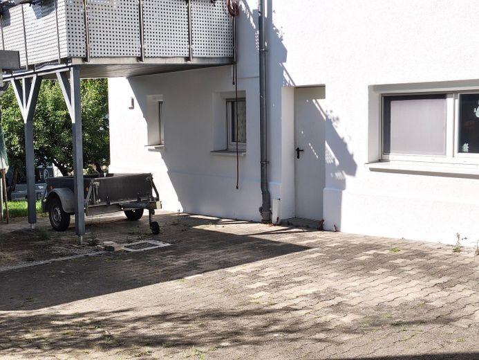Hof u. Carport