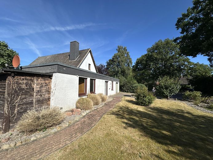Oersdorf - Architektenhaus mit Charakter auf großzügigem Grundstück – Garten vorne Ansicht 2