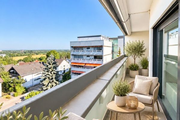 Appartamento da sogno con vista panoramica e posto auto privato a Ettlingen!
