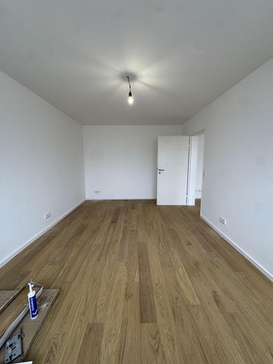 Erstbezug nach Sanierung. Sehr Helle 2 Zimmer Wohnung mit Einbauküche – Photo 6