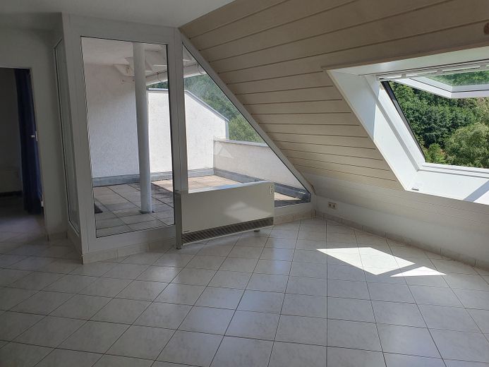 Attraktive lichtdurchflutete Maisonette-Wohnung – Wohn-Ess-Bereich mit Terrasse