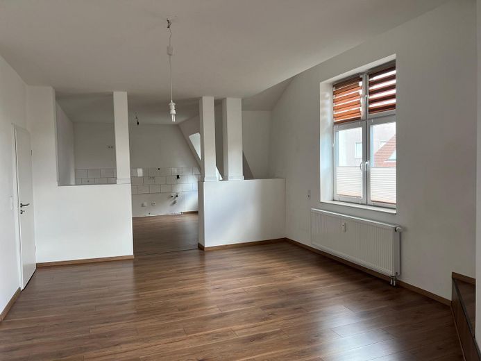 Wohnzimmer /offene Küche Weit