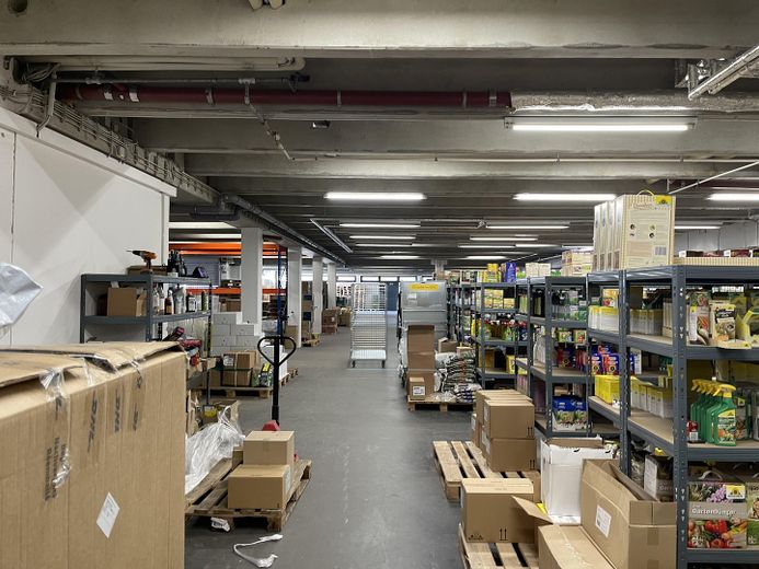 Superfici di magazzino e ufficio riscaldabili in affitto a Eggenfelden -1096qm – Photo 4