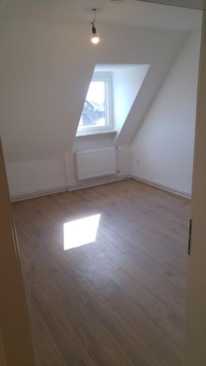 Topsanierte DG Wohnung, WG geeignet, Einbauküche, zentral – Foto 38