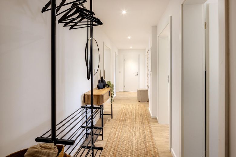 5.7% rental yield – Fully renovated 3-room apartment as an investment – Commission-free – Flur