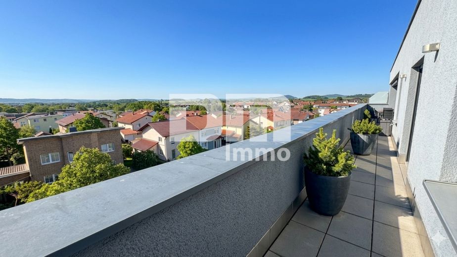 Exklusives Penthouse-Juwel mit 360 Grad Panorama-Dachterrasse in Baunatal-Großenritte – Balkon Terrasse 1 Panorama