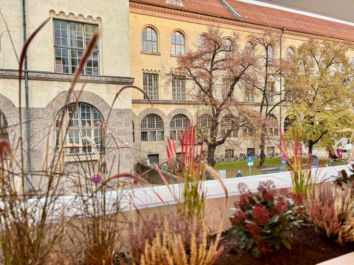 Zentrale Wohnung direkt an der LMU | Maxvorstadt | Perfekt für Familie oder WG (>3,8%) – Blick direkt auf die Uni