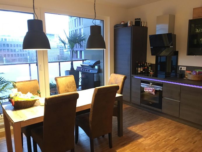 Helle, moderne City Maisonette Wohnung am Kanal – Küche