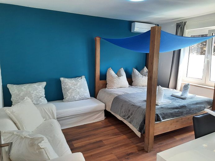 Möblierte Wohlfühloase in Augsburg-Göggingen – Perfekt als Ferienwohnung – 1. Schlafzimmer - Sofabett