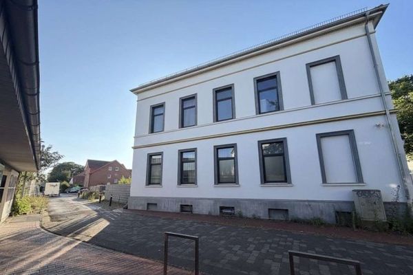 Edificio residencial y comercial en una ubicación privilegiada de Bünde. Ideal como alojamiento para trabajadores, pensión o boarding house.