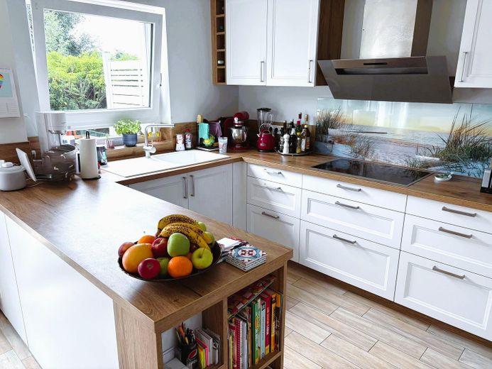 Für alle Lebensphasen: Moderne, barrierefreie EG-Wohnung mit Garten am Stadtpark Dietzenbach – Küche