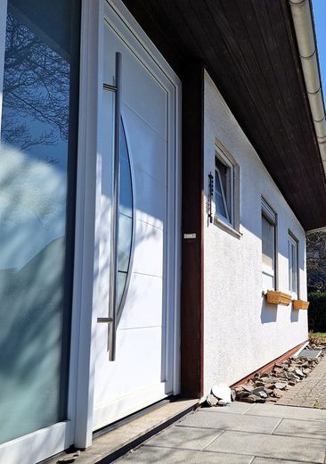 Casa unifamiliare con giardino, garage e posto auto – Photo 4