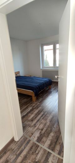 Top modernisierte 2-Zimmer-Wohnung mit Balkon und Tiefgaragen-Stellplatz an der Grenze zu HH – Schlafzimmer