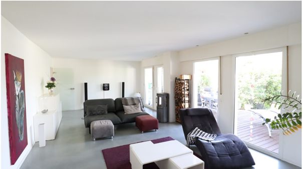 Einfamilienhaus (freistehend) mit Einliegerwohnung – Wohnzimmer