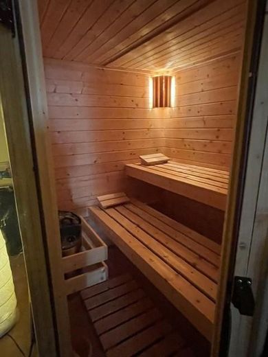 Von Privat an Privat: Außen Understatement – innen exklusiv! – Sauna