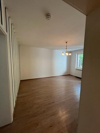 Bad Homburg'da komisyonsuz, ankastre mutfak ve balkon dahil aydınlık 3 odalı daire – sahibinden – Wohnzimmer