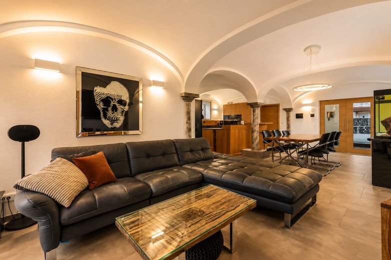 RENDITEOBJEKT* PERFEKT SANIERT* 6 EINHEITEN* nur 1.950.000€* – LUXUSAUSSTATTUNG