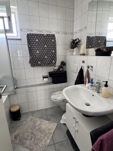3,5-Zimmer-Wohnung mit Balkon im Zentrum von  Rastatt – Bad