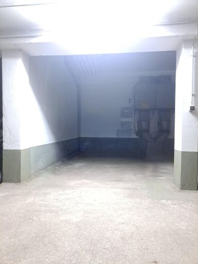 Sehr gut geschnittene, helle 2-Zimmer-Wohnung mit Balkon und Tiefgaragenstellplatz zu verkaufen – Stellplatz