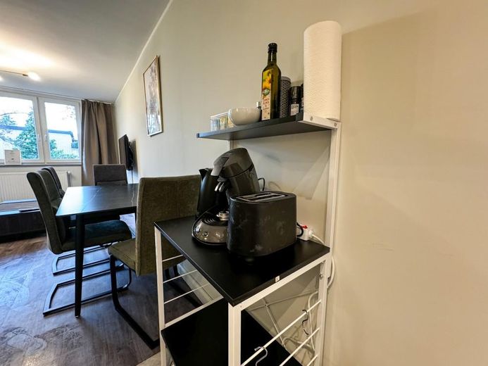 Voll möbliertes 2 1/2 Zimmer Apartment mit Balkon und High-Speed-Internet – Küche
