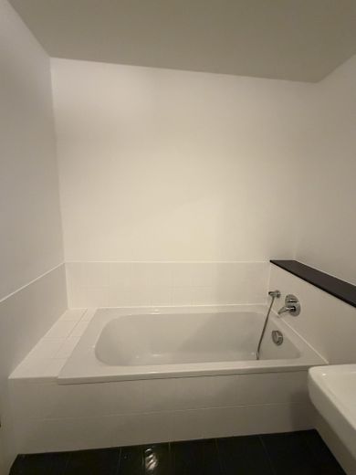 NEW modernized 2-room apartment with kitchen in the prime location – Foto 16