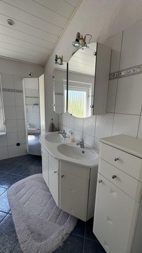 Großzügige 5-Zimmer-Wohnung mit Garten, Terrasse und Garage – Foto 3