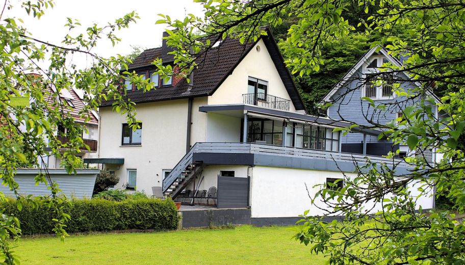 2 Häuser freistehend Ortsrandlage – Südseite