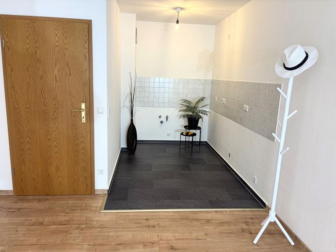Frisch sanierte stilvolle 2-Zimmer-Wohnung m. Südbalkon in Machern/Erstbezug – Offener Kochbereich