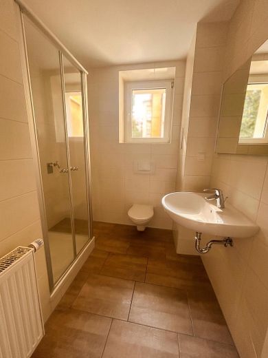 4 helle Zimmer | 87,9 m² | Offene Wohnküche + Gäste-WC – Badezimmer