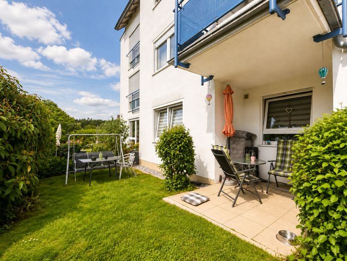Vermietete Eigentumswohnung mit Terrasse und Gartenanteil in Haßlinghausen – Gartenansicht