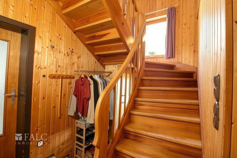 Viel Platz, tolle Lage, großes Potenzial:  Ihr neues Zuhause – Separiertes Treppenhaus