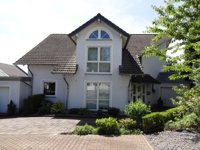 Einfamilienhaus für gehobene Ansprüche – Straßenansicht