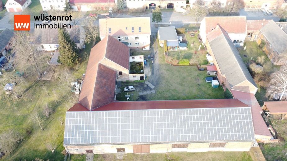 Circa 23.000EUR Einnahmen durch PV-Anlage! MFH mit 5 Einheiten, Garagen und Scheune bei Jüterbog. – Drohne